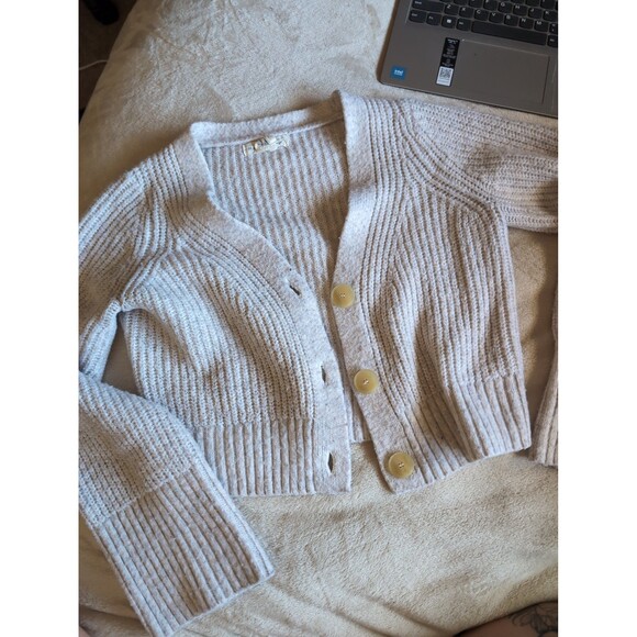 Sweaters - White cropped sweater cardigan size small